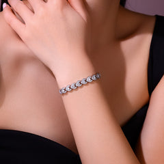 A Luxurious And Fashionable Minimalist Jewelry Bracelet Featuring Top-quality Moissanite, Made Of S925 Silver Electroplated With Platinum.