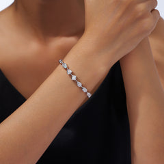 A Luxurious And Fashionable Minimalist Jewelry Bracelet Featuring Top-quality Moissanite, Made Of S925 Silver Electroplated With Platinum.