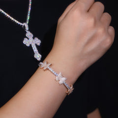 A Luxurious And Fashionable Minimalist Jewelry Bracelet Featuring Top-quality Moissanite, Made Of S925 Silver Electroplated With Platinum.