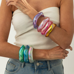 Personalisiertes Armband aus irisierendem Harz mit Farbverlauf
