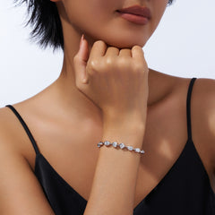 A Luxurious And Fashionable Minimalist Jewelry Bracelet Featuring Top-quality Moissanite, Made Of S925 Silver Electroplated With Platinum.