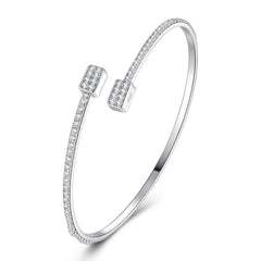 A Luxurious And Fashionable Minimalist Jewelry Bracelet Featuring Top-quality Moissanite, Made Of S925 Silver Electroplated With Platinum.