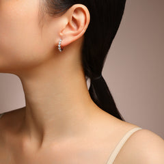 A Luxurious And Fashionable Minimalist Jewelry Earring Set Featuring Top-quality Moissanite Stones, Made Of S925 Silver Electroplated With Platinum.