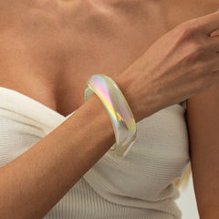 Personalisiertes Armband aus irisierendem Harz mit Farbverlauf