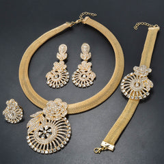 Dramatic Fan-shaped Flower Gold Pendant With Diamonds