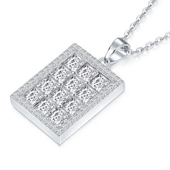 A Luxurious And Fashionable Minimalist Jewelry Pendant Necklace Featuring Top-quality Moissanite, Made Of S925 Silver Electroplated With Platinum.