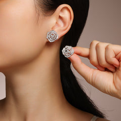 A Luxurious And Fashionable Minimalist Jewelry Earring Set Featuring Top-quality Moissanite Stones, Made Of S925 Silver Electroplated With Platinum.