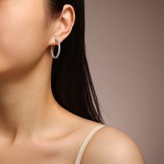 A Luxurious And Fashionable Minimalist Jewelry Earring Set Featuring Top-quality Moissanite Stones, Made Of S925 Silver Electroplated With Platinum.