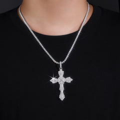 A Luxurious And Fashionable Minimalist Jewelry Pendant Necklace Featuring Top-quality Moissanite, Made Of S925 Silver Electroplated With Platinum.
