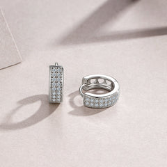 A Luxurious And Fashionable Minimalist Jewelry Earring Set Featuring Top-quality Moissanite Stones, Made Of S925 Silver Electroplated With Platinum.