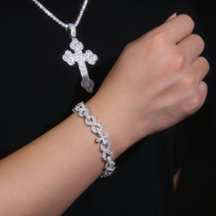 A Luxurious And Fashionable Minimalist Jewelry Bracelet Featuring Top-quality Moissanite, Made Of S925 Silver Electroplated With Platinum.