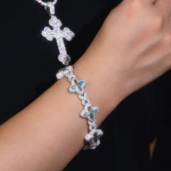 A Luxurious And Fashionable Minimalist Jewelry Bracelet Featuring Top-quality Moissanite, Made Of S925 Silver Electroplated With Platinum.
