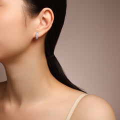 A Luxurious And Fashionable Minimalist Jewelry Earring Set Featuring Top-quality Moissanite Stones, Made Of S925 Silver Electroplated With Platinum.