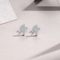 A Luxurious And Fashionable Minimalist Jewelry Earring Set Featuring Top-quality Moissanite Stones, Made Of S925 Silver Electroplated With Platinum.