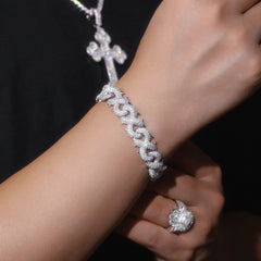 A Luxurious And Fashionable Minimalist Jewelry Bracelet Featuring Top-quality Moissanite, Made Of S925 Silver Electroplated With Platinum.