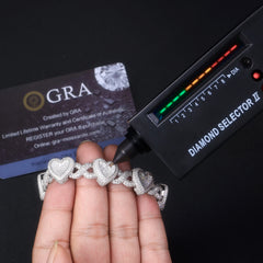 A Luxurious And Fashionable Minimalist Jewelry Bracelet Featuring Top-quality Moissanite, Made Of S925 Silver Electroplated With Platinum.