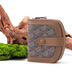 This Light-luxury Wallet Features A Meticulously Crafted Design