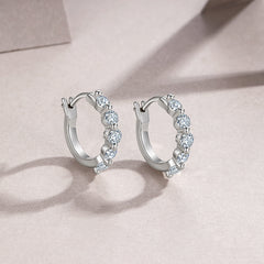 A Luxurious And Fashionable Minimalist Jewelry Earring Set Featuring Top-quality Moissanite Stones, Made Of S925 Silver Electroplated With Platinum.