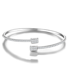 A Luxurious And Fashionable Minimalist Jewelry Bracelet Featuring Top-quality Moissanite, Made Of S925 Silver Electroplated With Platinum.