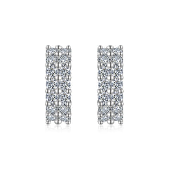 A Luxurious And Fashionable Minimalist Jewelry Earring Set Featuring Top-quality Moissanite Stones, Made Of S925 Silver Electroplated With Platinum.