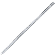 A Luxurious And Fashionable Minimalist Jewelry Bracelet Featuring Top-quality Moissanite, Made Of S925 Silver Electroplated With Platinum.