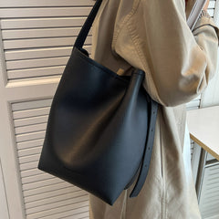 Retro High-capacity Stylish Commuter Bucket Bag For A Laid-back Look