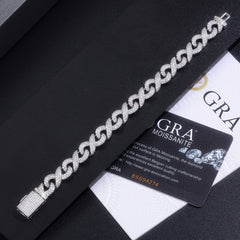 A Luxurious And Fashionable Minimalist Jewelry Bracelet Featuring Top-quality Moissanite, Made Of S925 Silver Electroplated With Platinum.