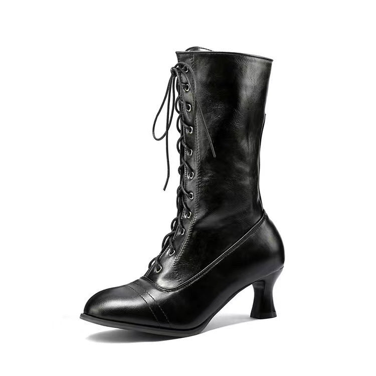 Damenstiefel mit gekreuzter Schnürung, niedrigem Absatz und mittelhohem Schaft